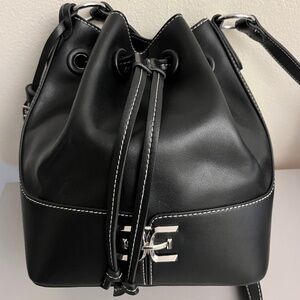 SAM EDELMAN BUCKETCROSSBODY BAG W/TASSEL